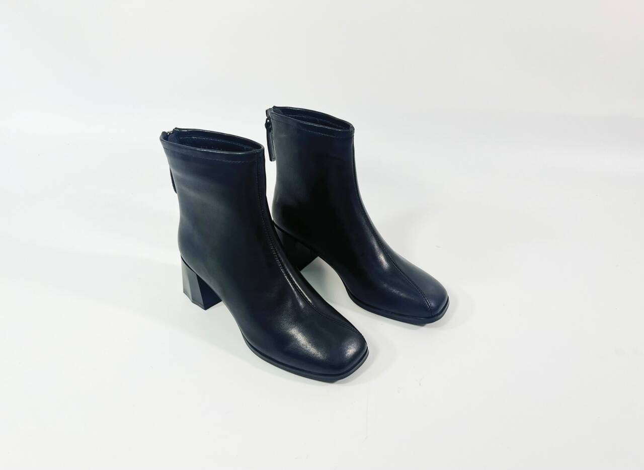 Elizabeth The Day Leather Boot